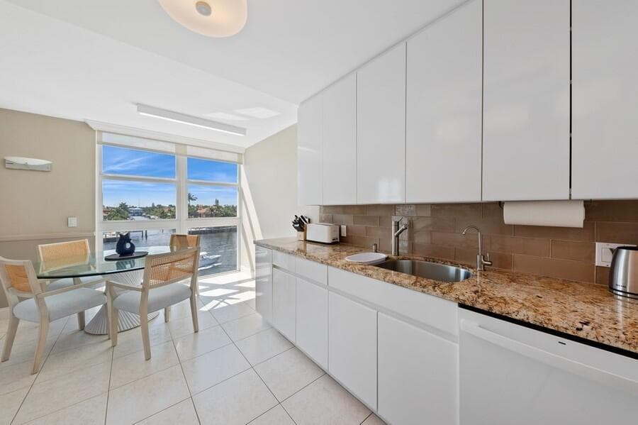 2200 S Ocean Boulevard 401 photo 9