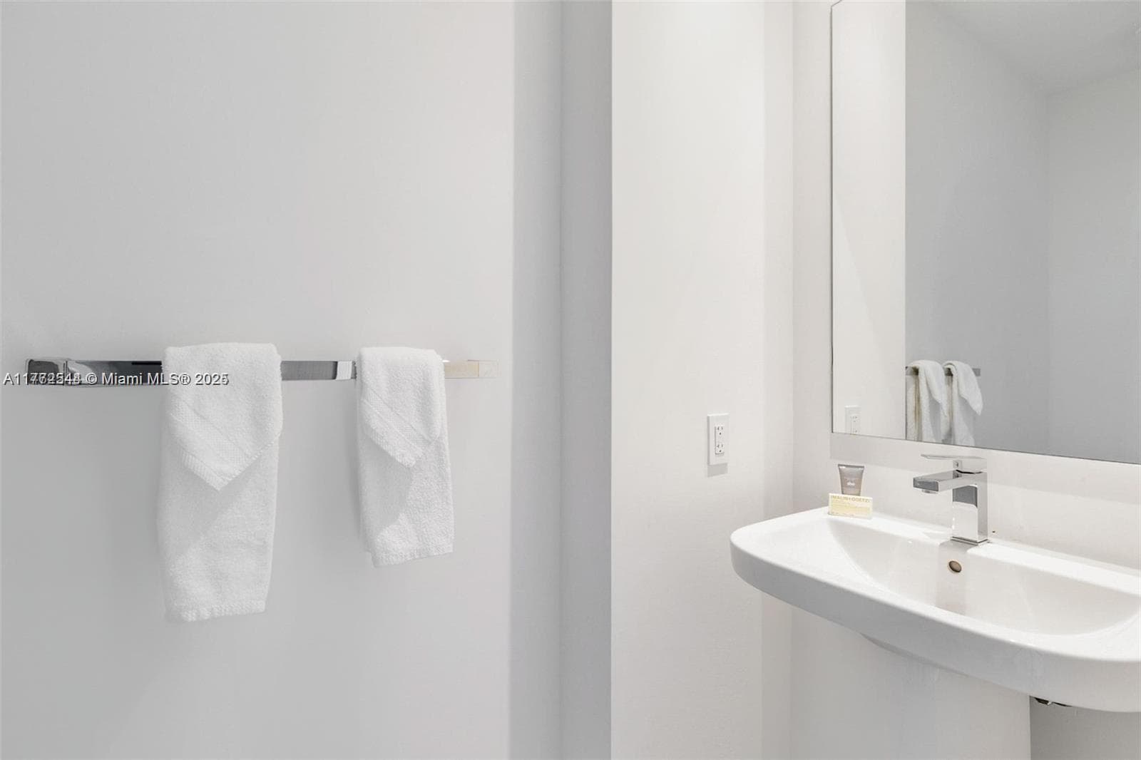 4010 Ocean Dr R406 photo 24