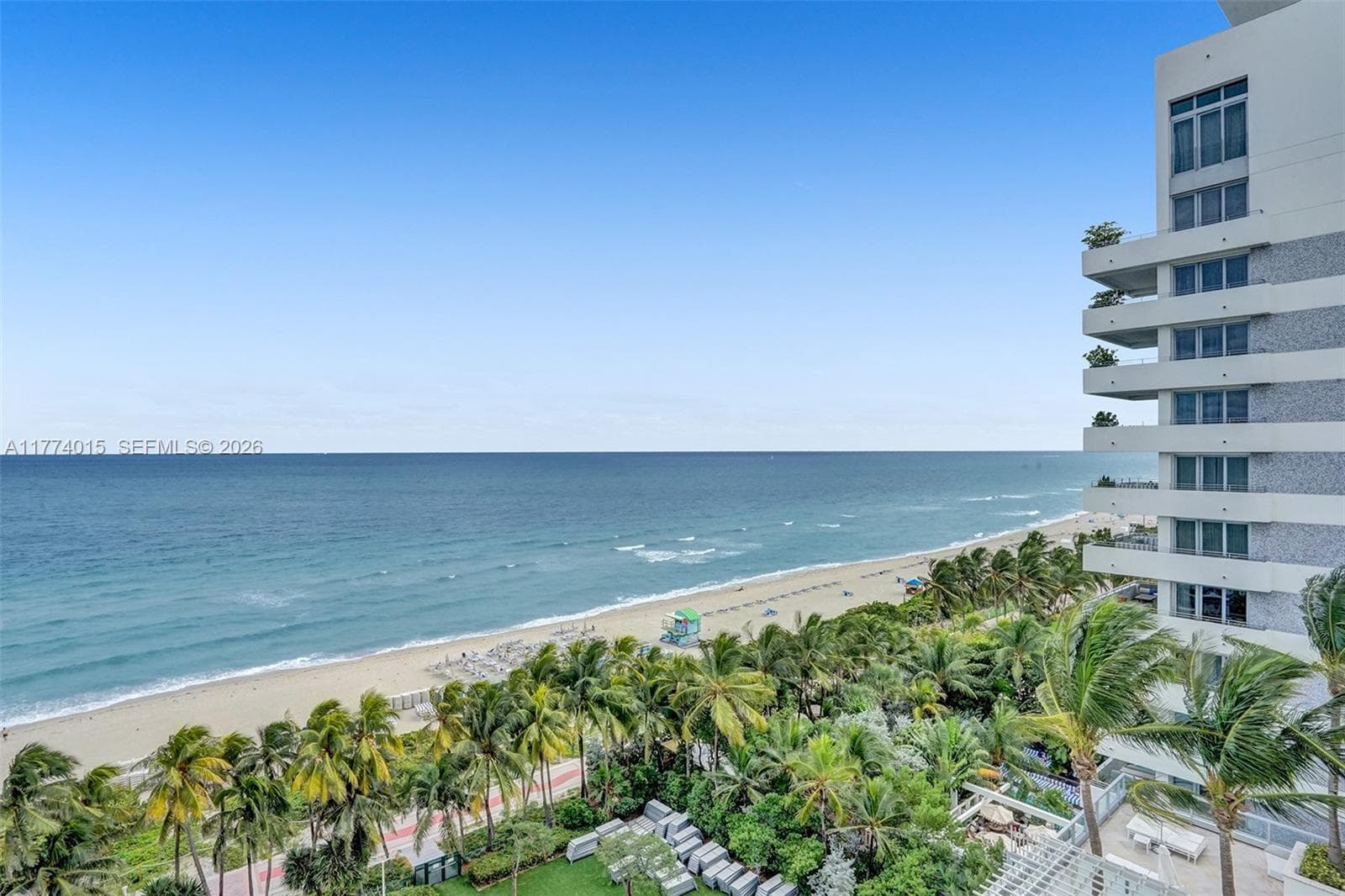 4391 Collins Ave 913/914 photo 3