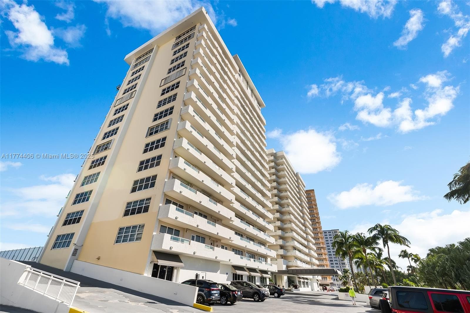 3900 GALT OCEAN DR 214 photo 24