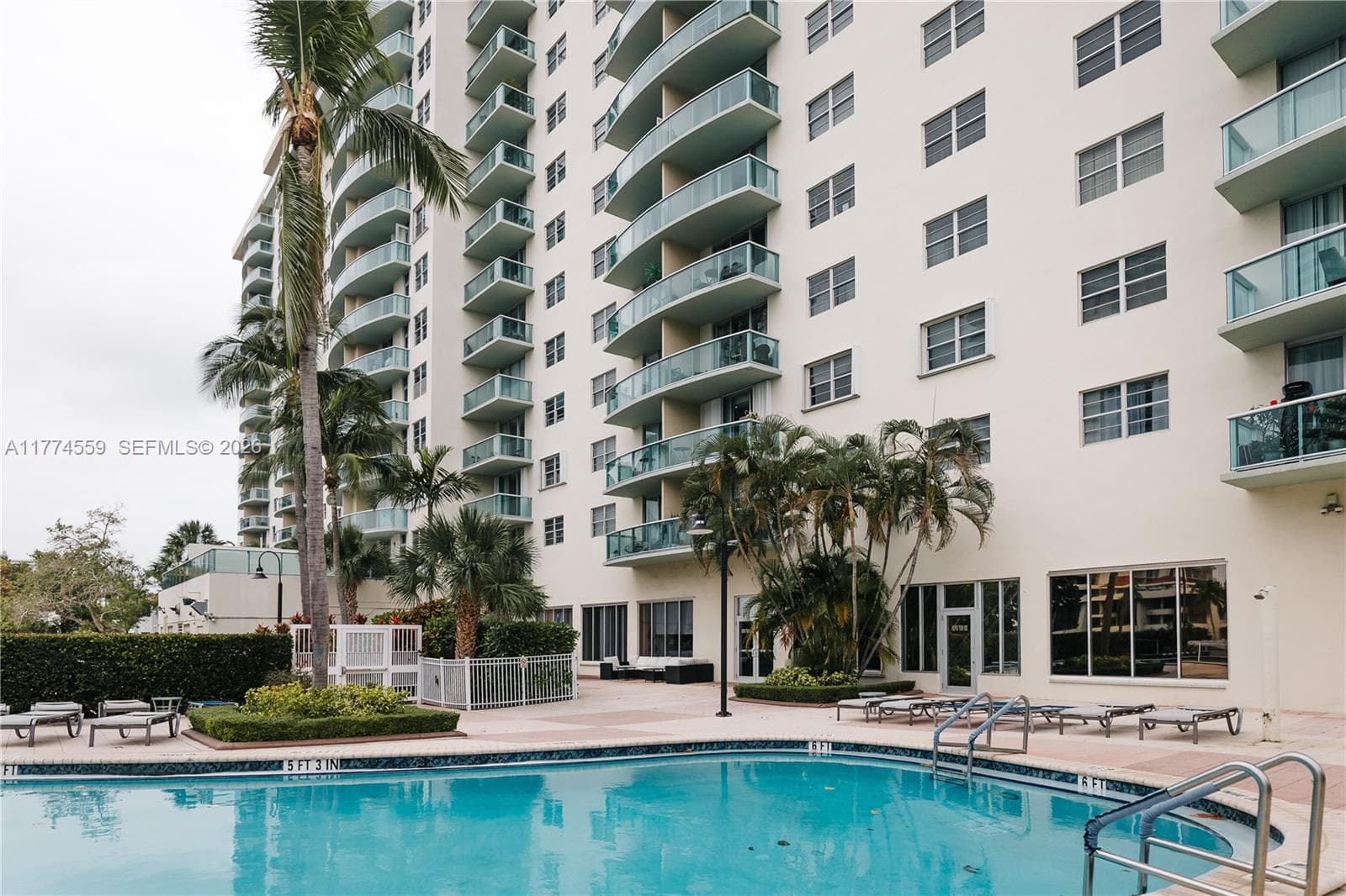 19390 Collins Ave 1614 photo 2