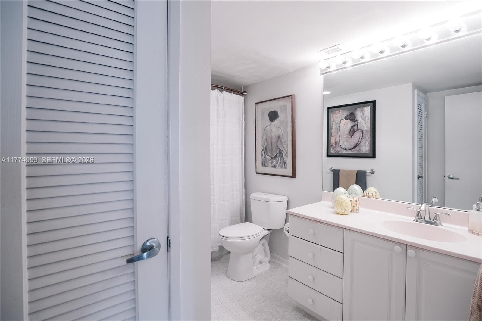 19390 Collins Ave 1614 photo 17