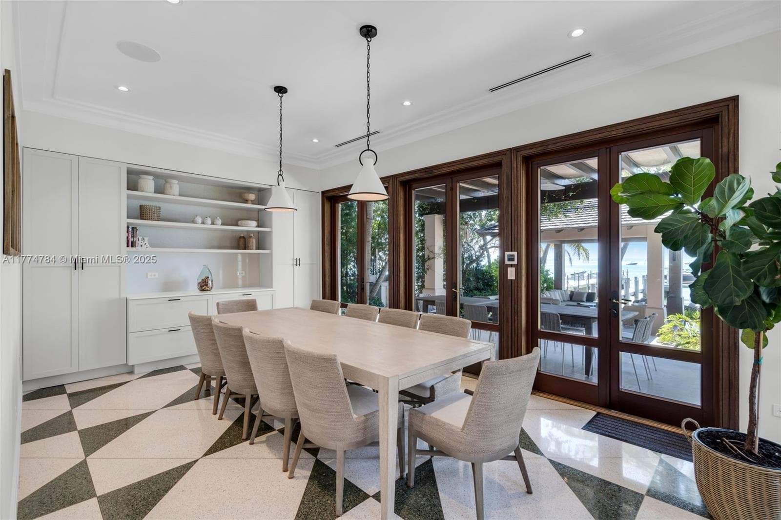 9 Harbor Pt photo 13