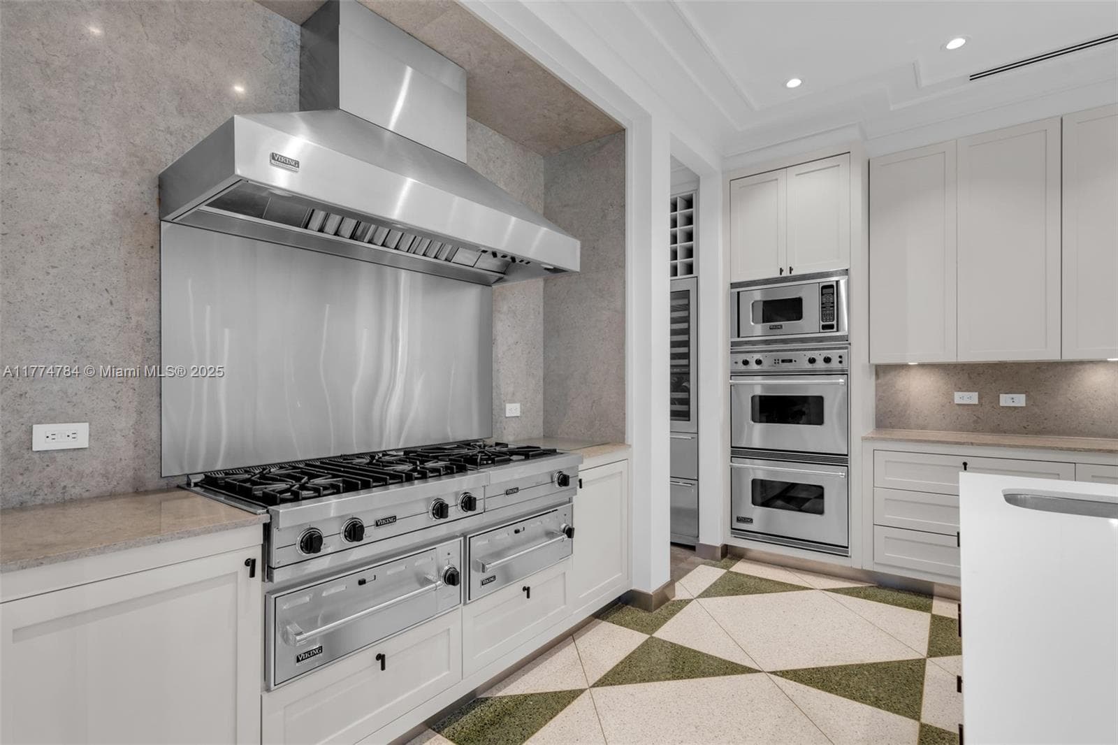 9 Harbor Pt photo 14