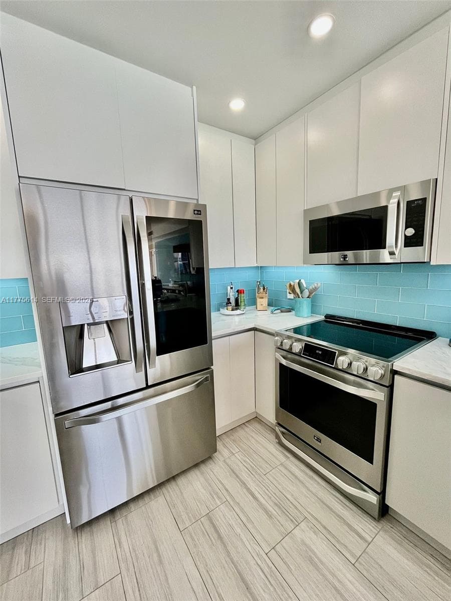 3505 S Ocean Dr 1421 photo 8