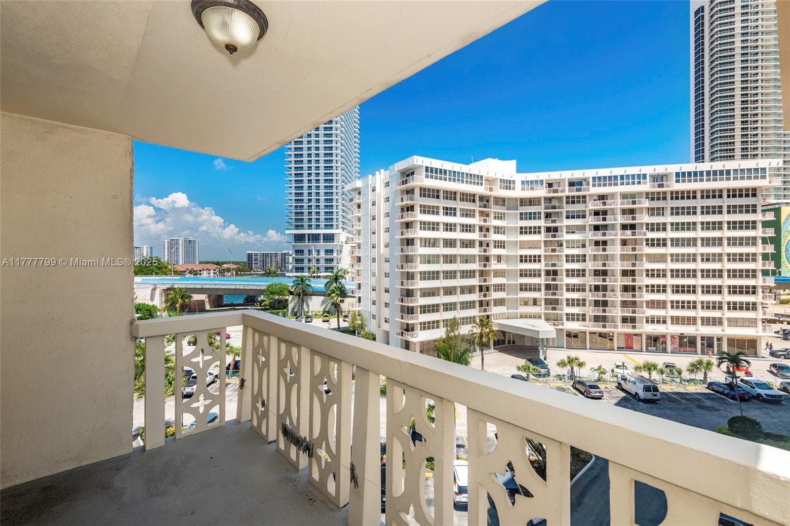 1817 S Ocean Dr 628 photo 2