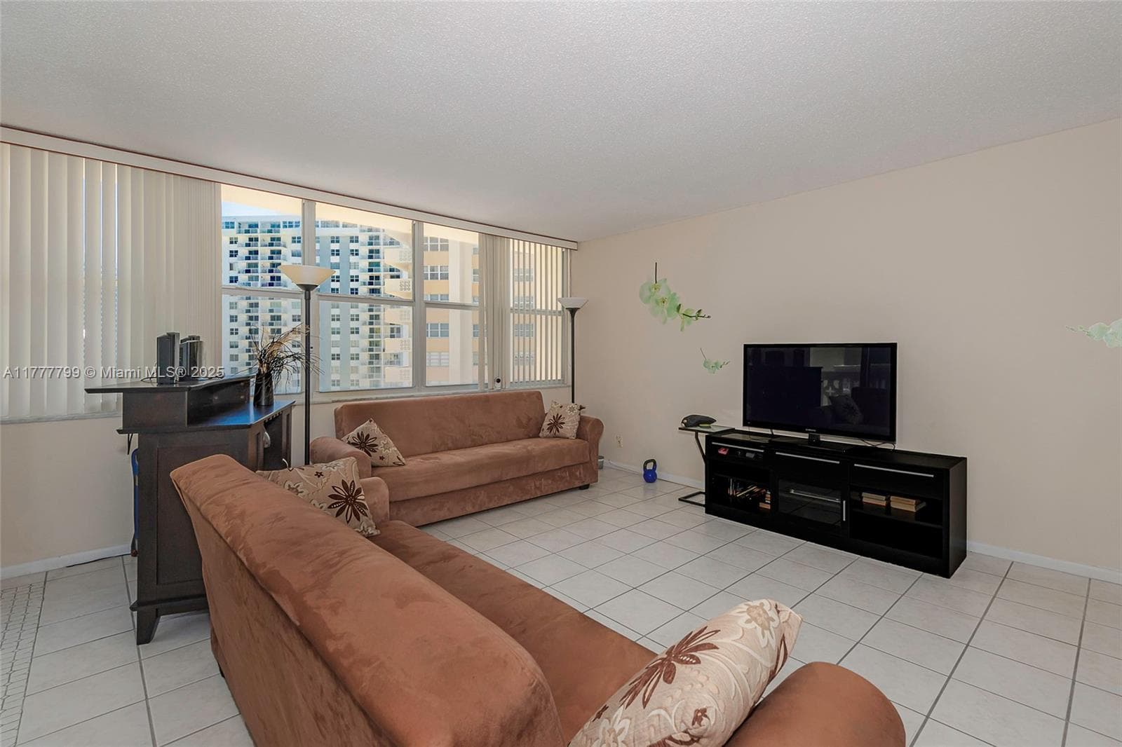 1817 S Ocean Dr 628 photo 6