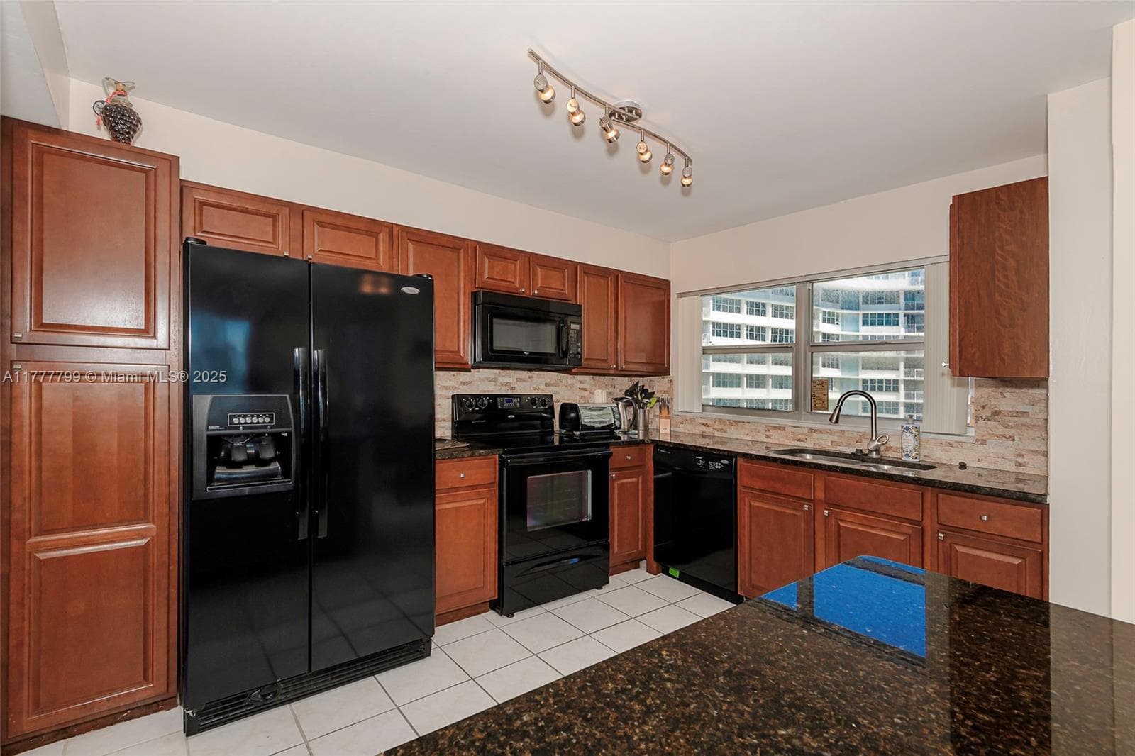 1817 S Ocean Dr 628 photo 13