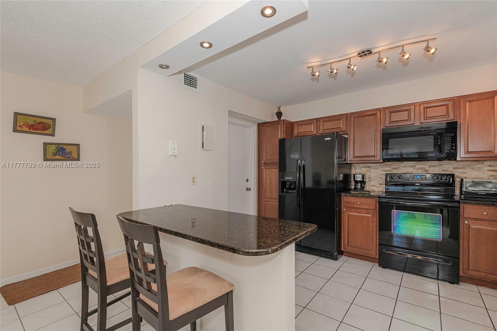 1817 S Ocean Dr 628 photo 17