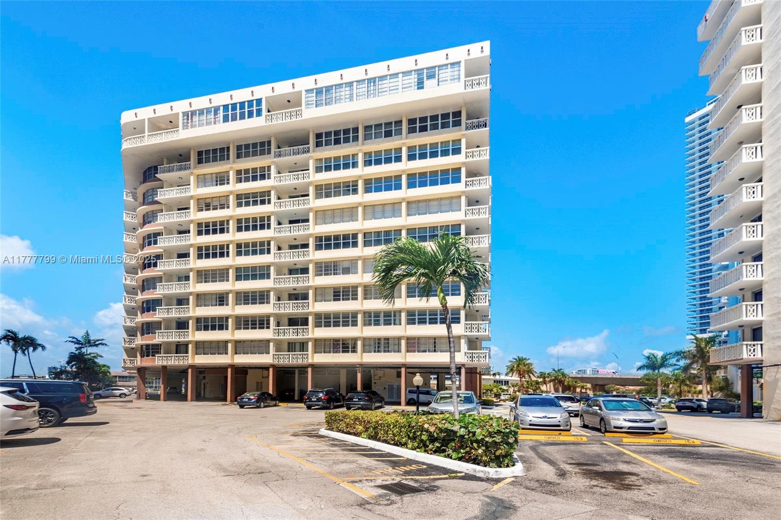 1817 S Ocean Dr 628 photo 1