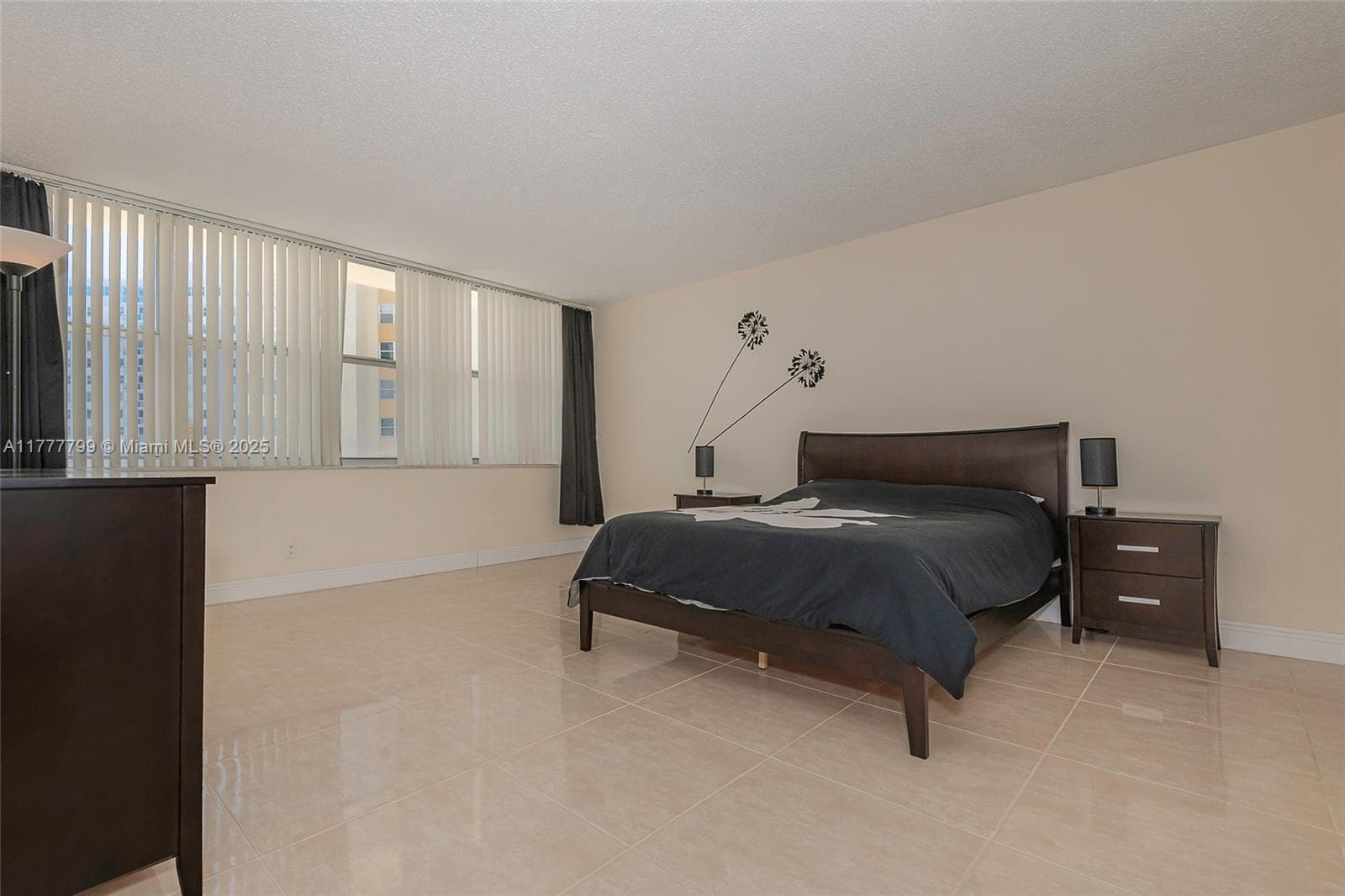 1817 S Ocean Dr 628 photo 18