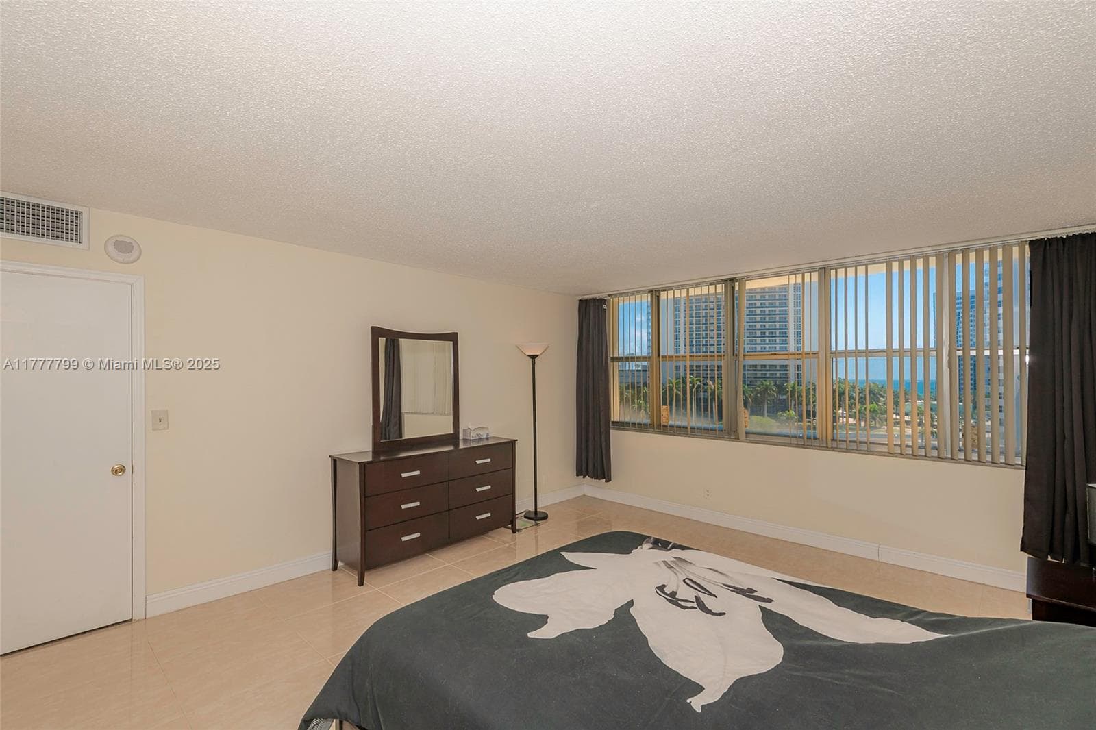 1817 S Ocean Dr 628 photo 19