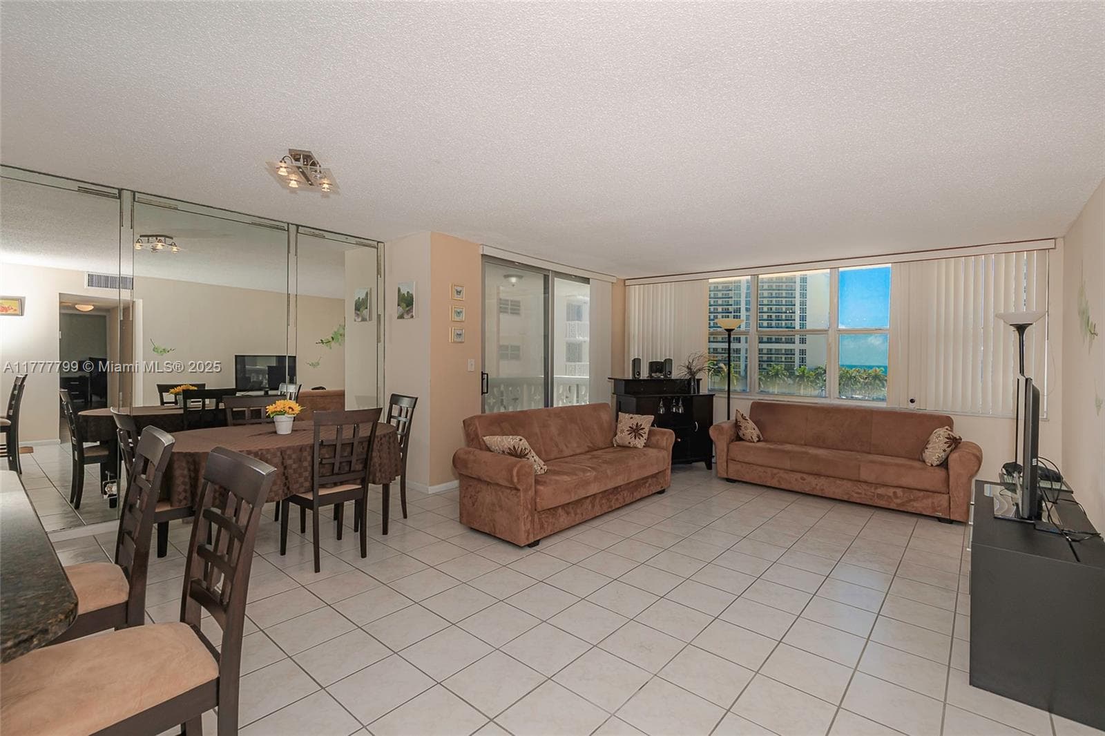 1817 S Ocean Dr 628 photo 4