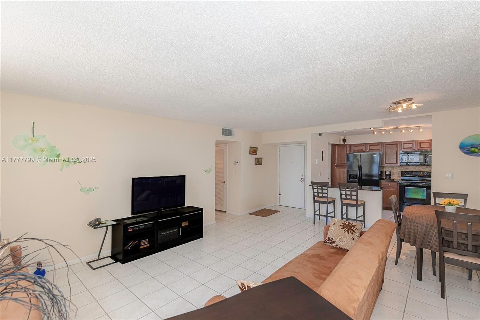 1817 S Ocean Dr 628 photo 8