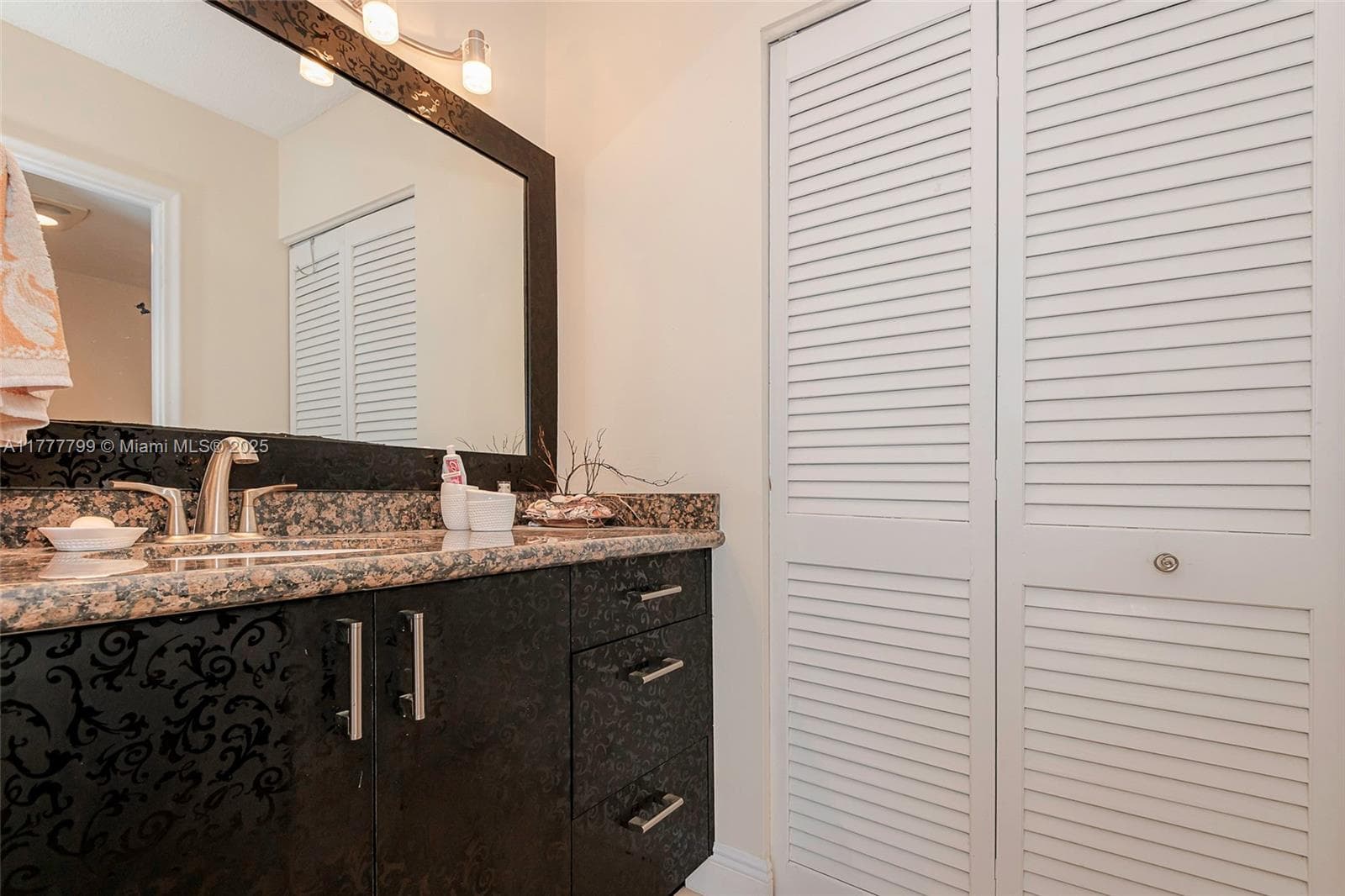 1817 S Ocean Dr 628 photo 21