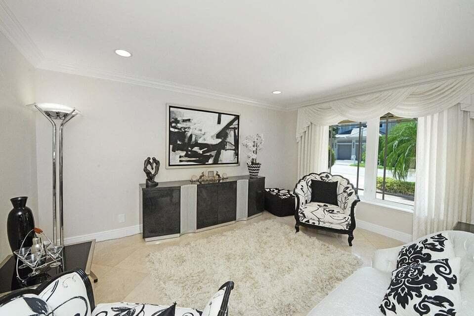 885 NE Mulberry Drive photo 9