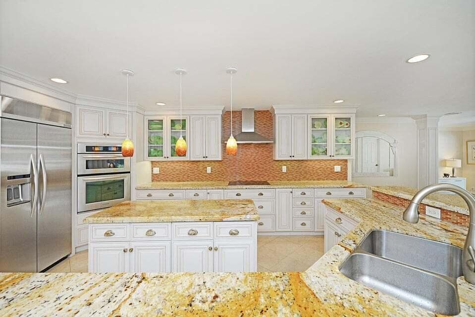 885 NE Mulberry Drive photo 4