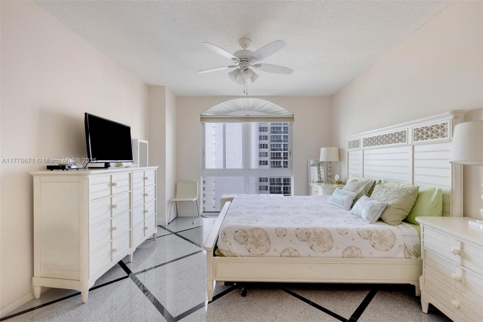 2080 S Ocean Dr PH9 photo 15