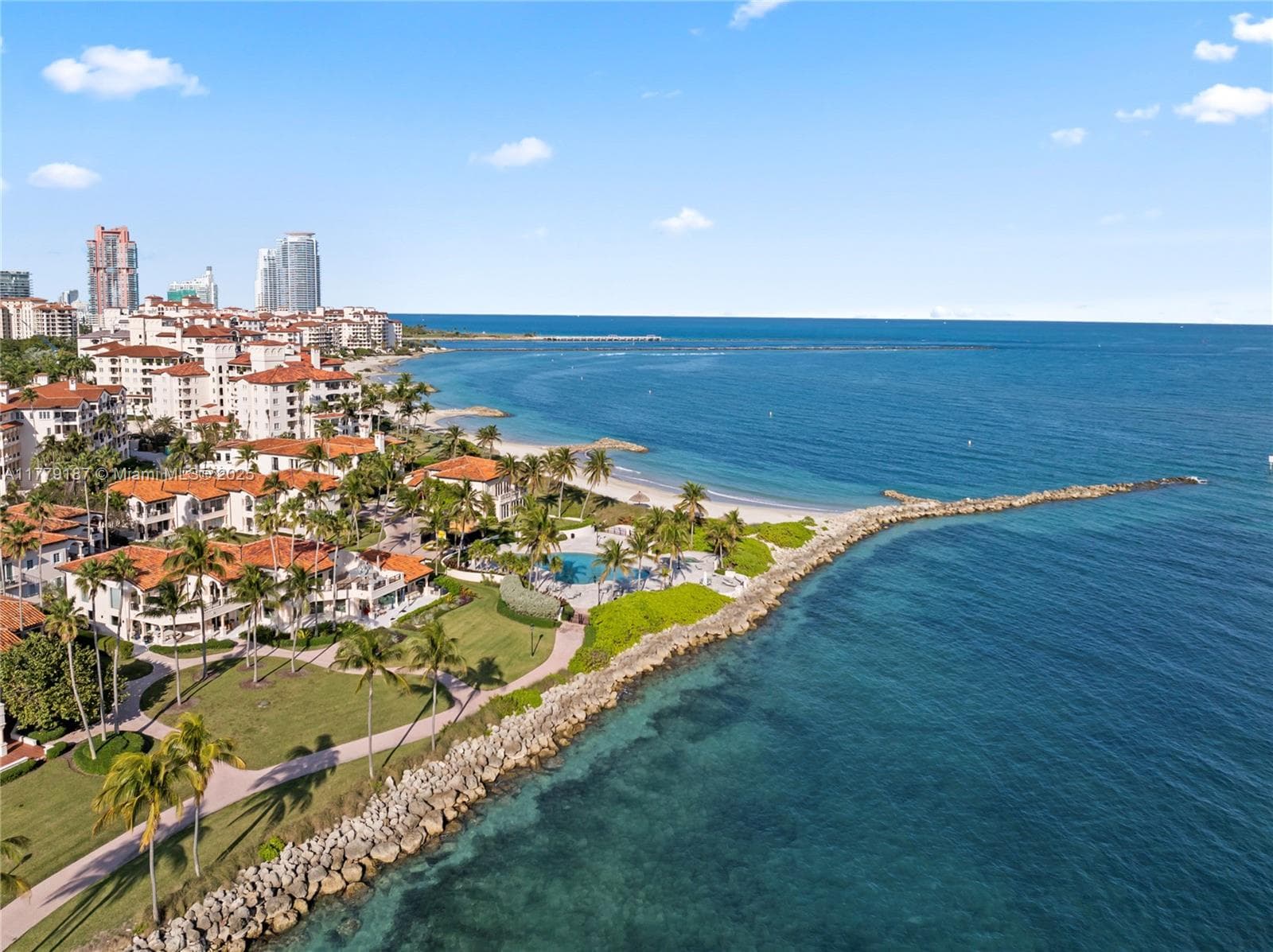 19133 Fisher Island Dr 19133 photo 1