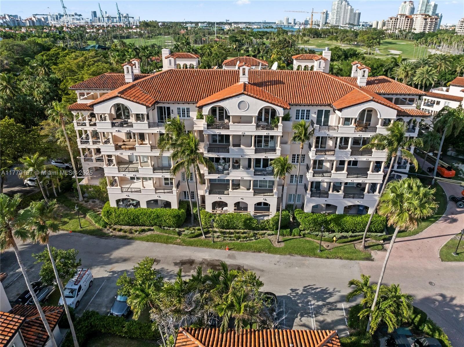 19133 Fisher Island Dr 19133 photo 5