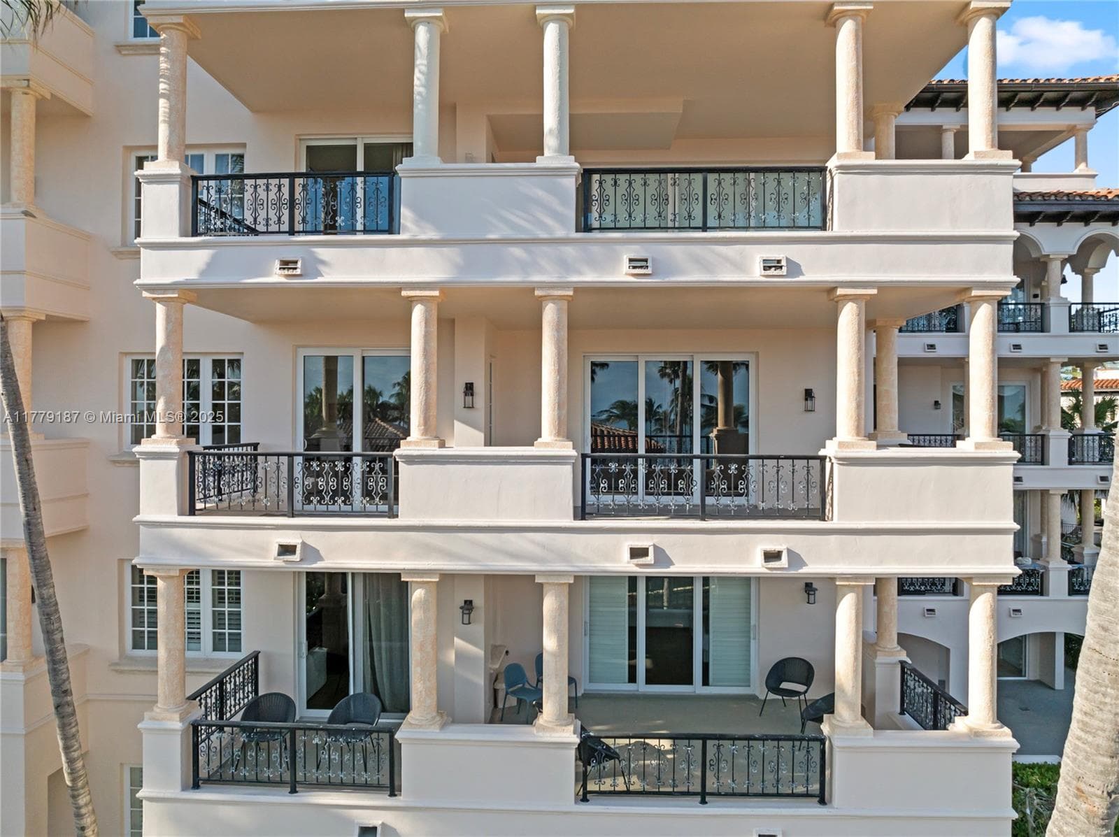 19133 Fisher Island Dr 19133 photo 9