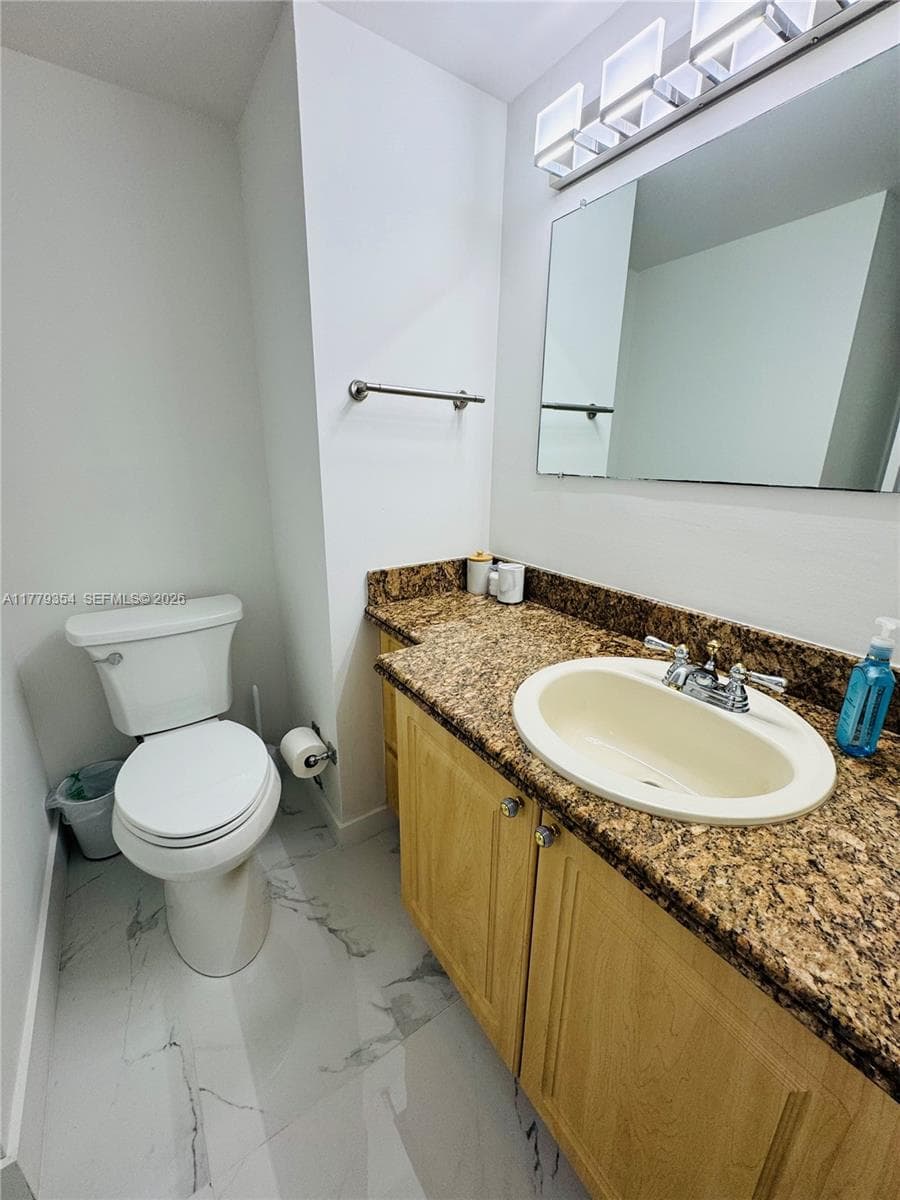 18071 Biscayne Blvd 1503 photo 16