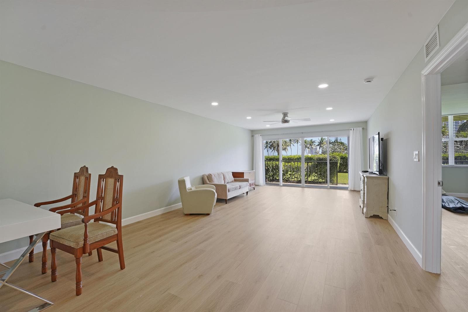 801 Lake Shore Drive 112 photo 2