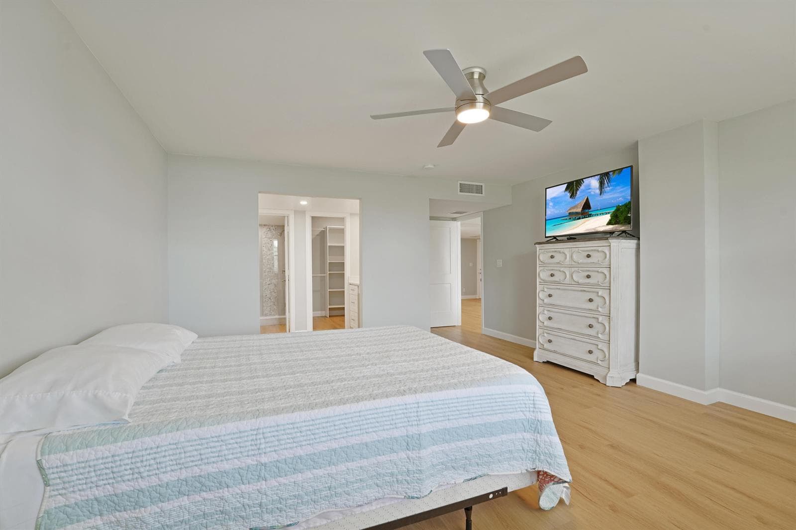 801 Lake Shore Drive 112 photo 13