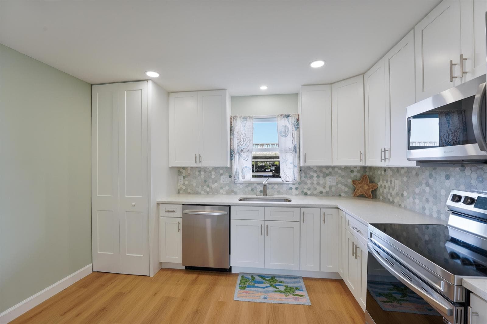 801 Lake Shore Drive 112 photo 7