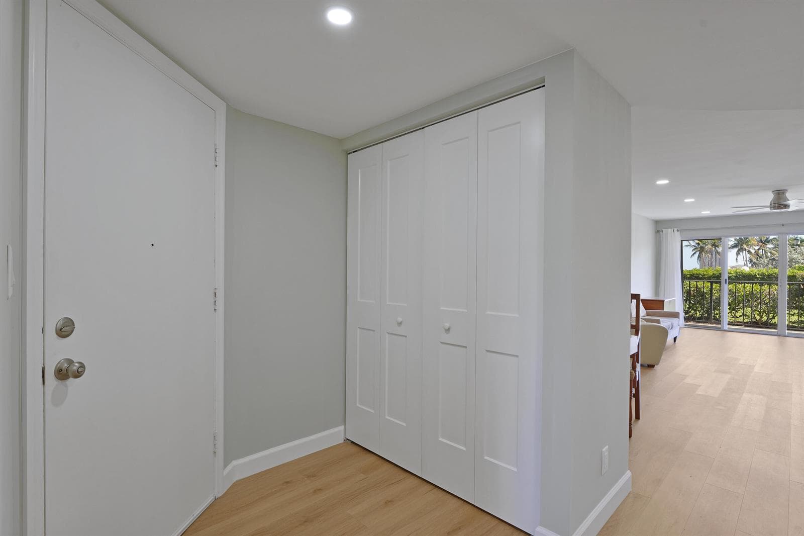 801 Lake Shore Drive 112 photo 5