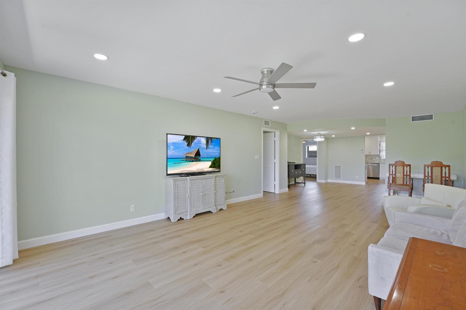 801 Lake Shore Drive 112 photo 4