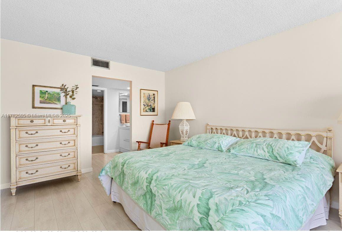 881 Ocean Dr 24C photo 13