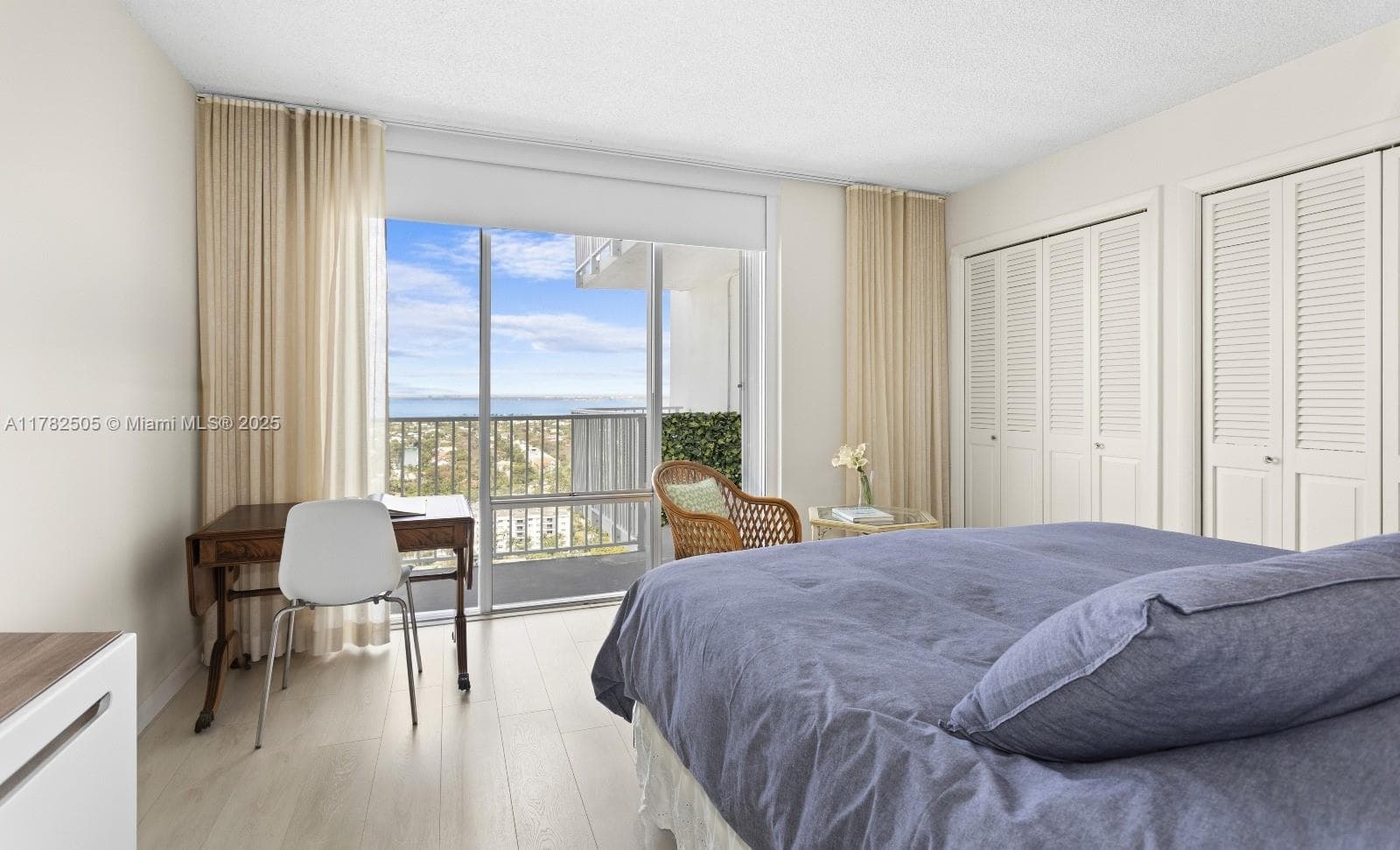 881 Ocean Dr 24C photo 17