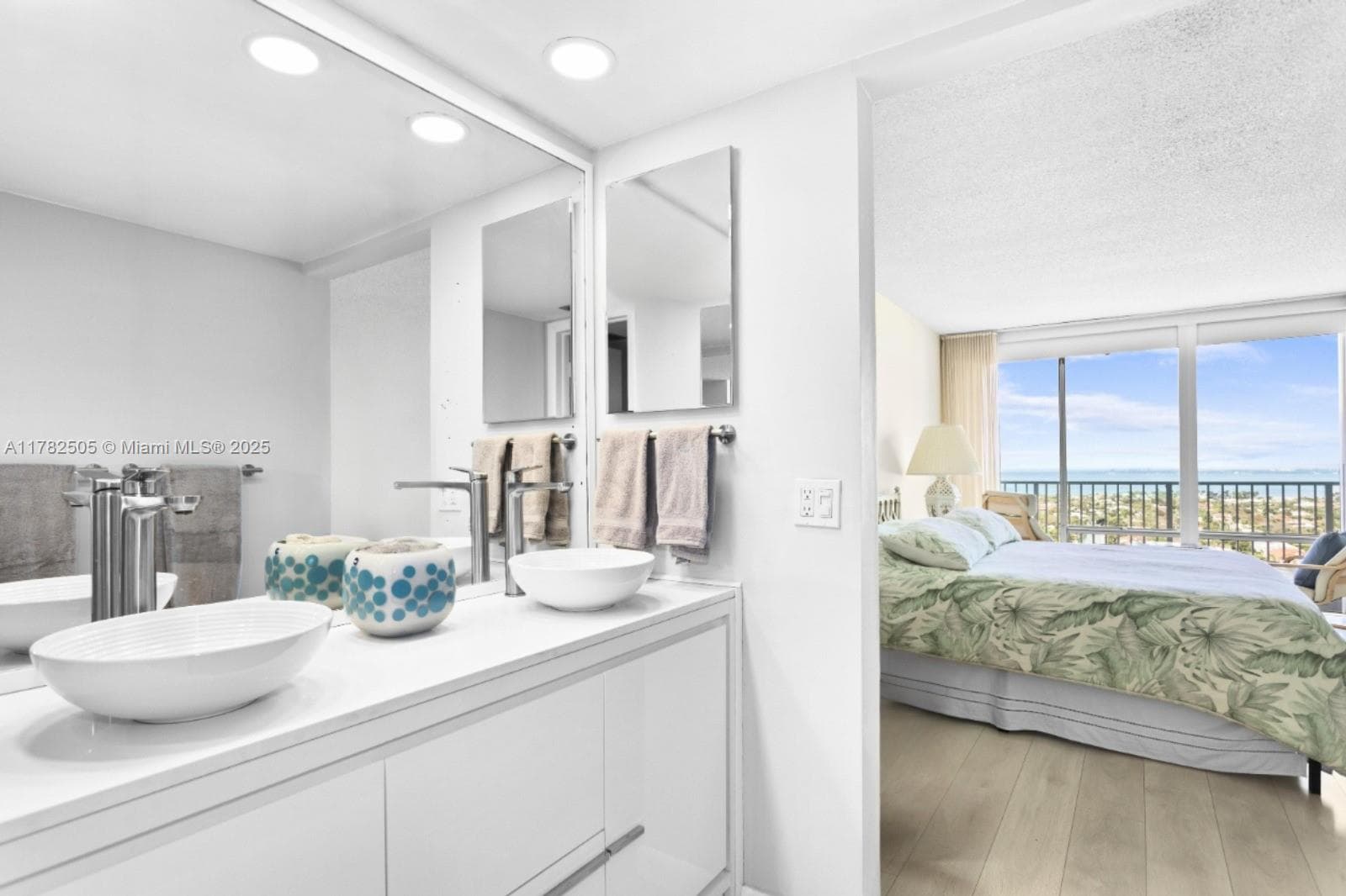 881 Ocean Dr 24C photo 16