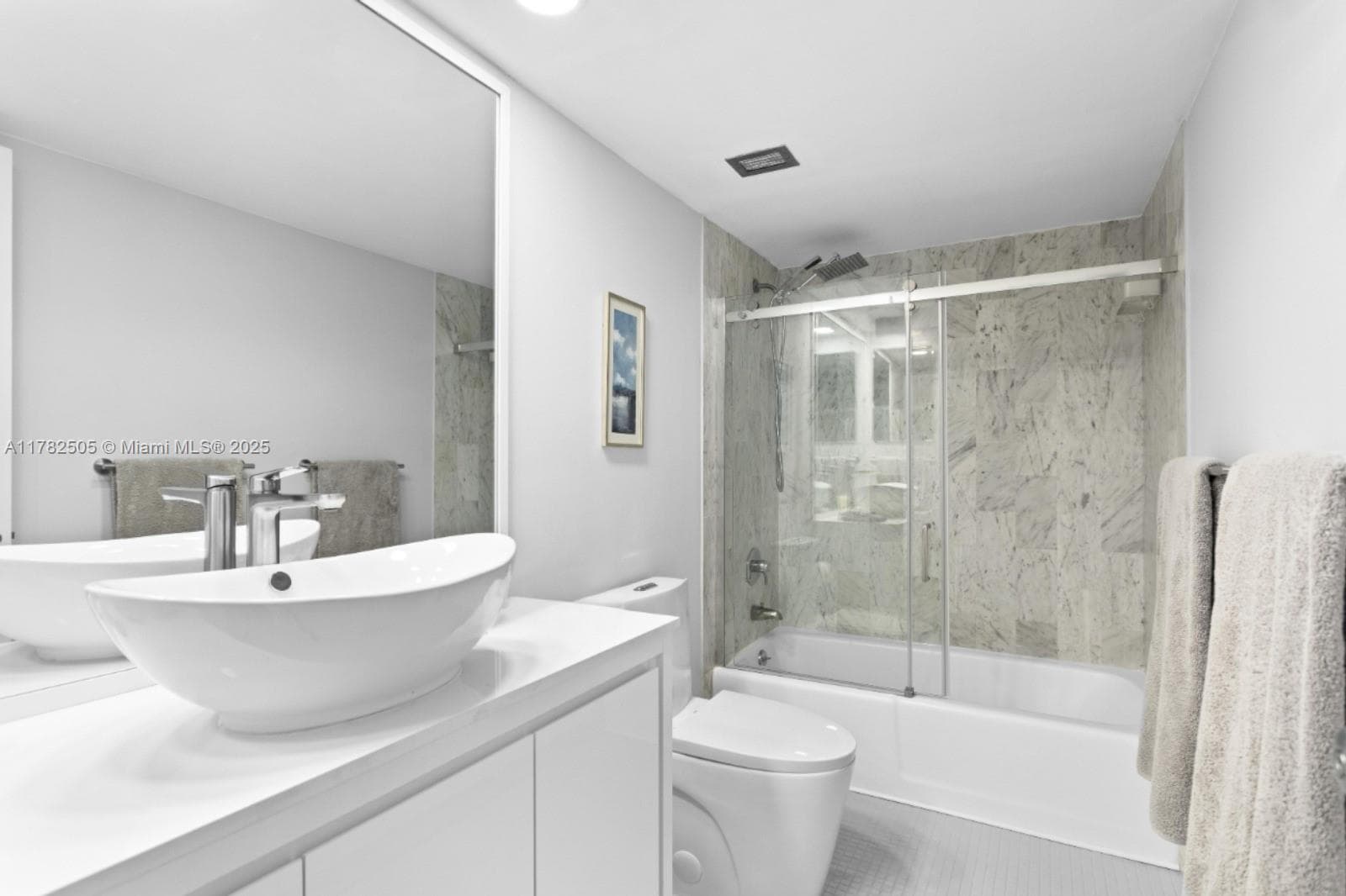 881 Ocean Dr 24C photo 18