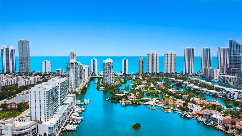 400 Sunny Isles Boulevard 2005 photo 2