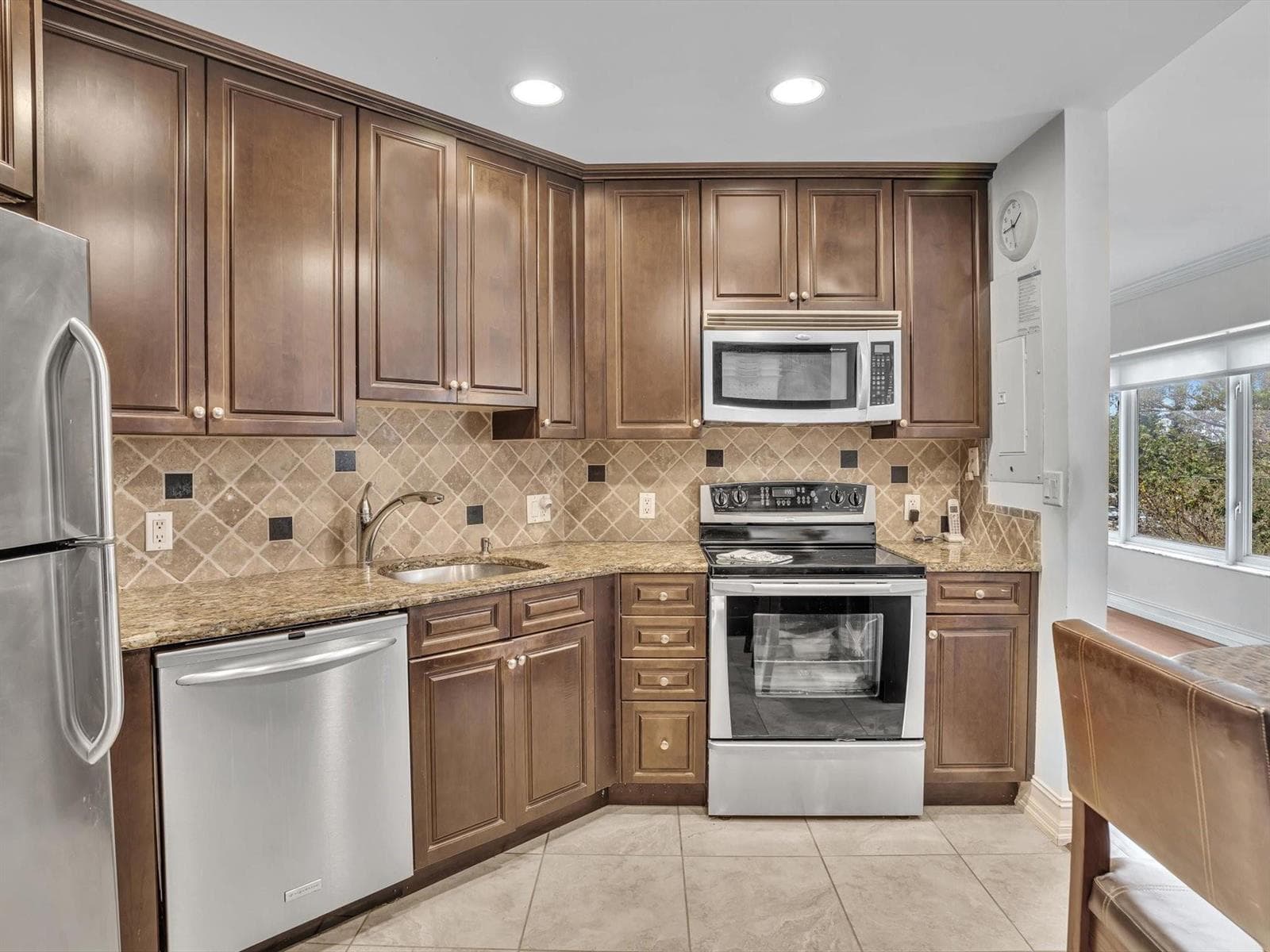701 E Camino Real 4e photo 19