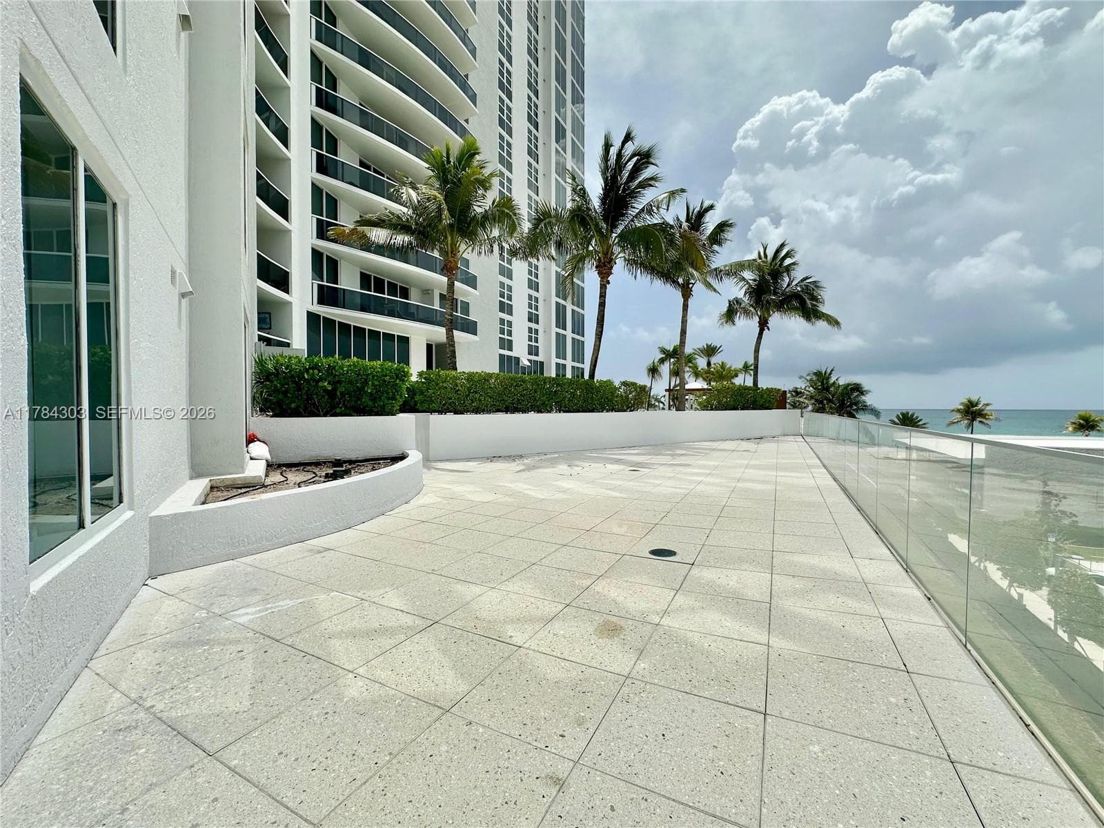 18911 Collins Ave 405 photo 2
