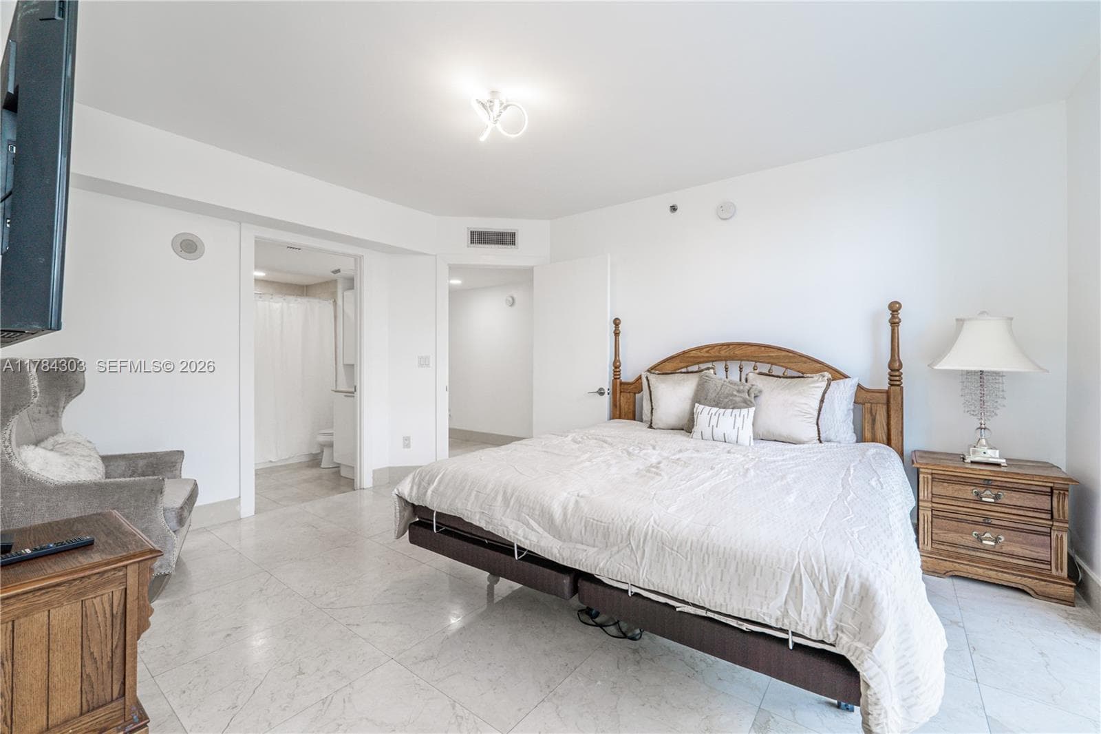 18911 Collins Ave 405 photo 20