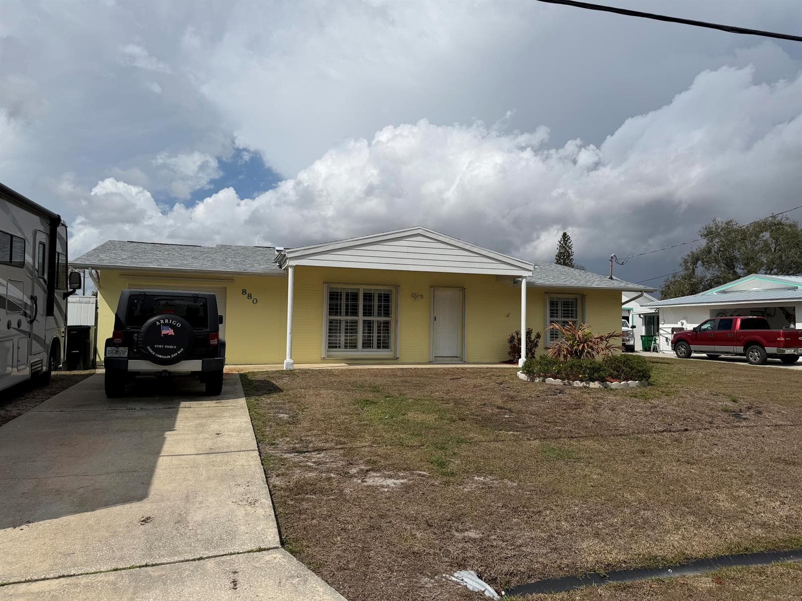 880 SE Degan Drive photo 2