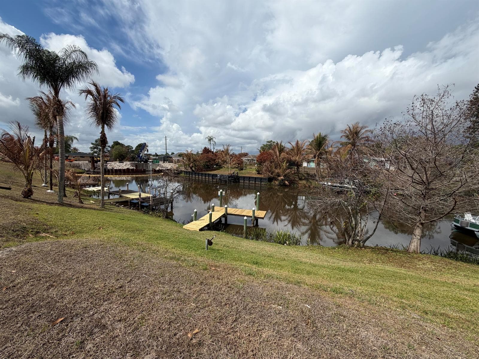 880 SE Degan Drive photo 1