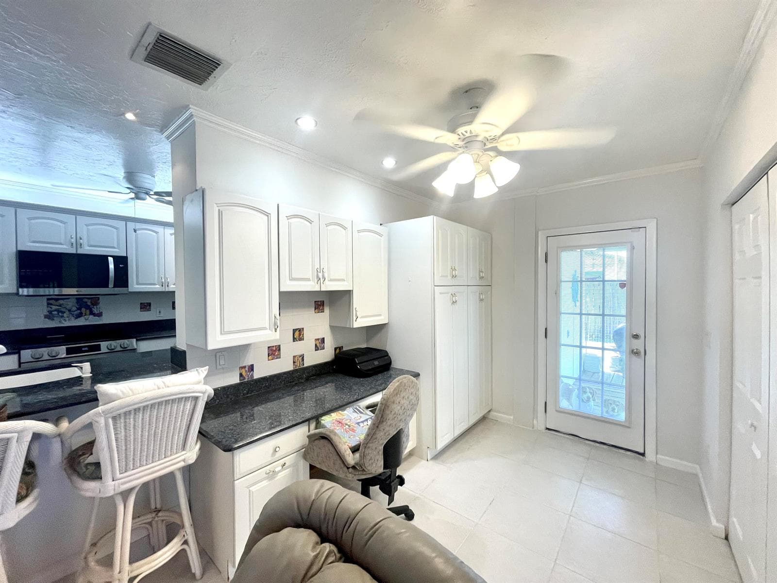880 SE Degan Drive photo 10