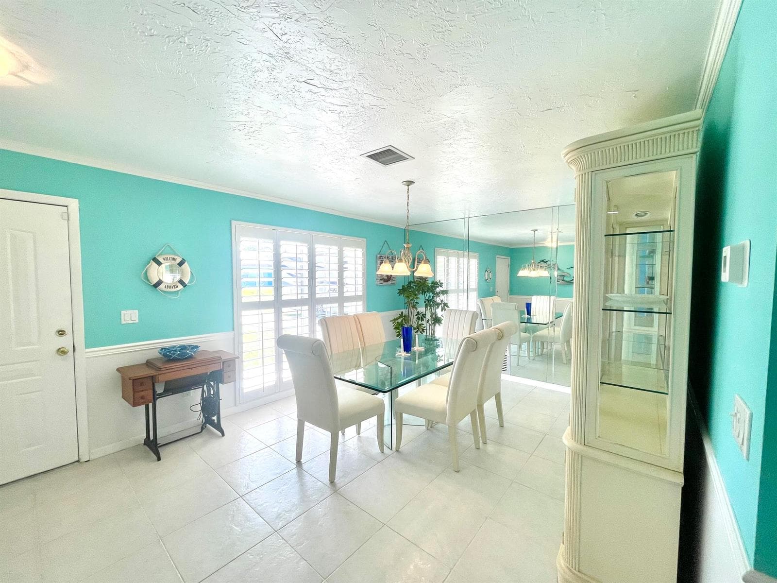 880 SE Degan Drive photo 4