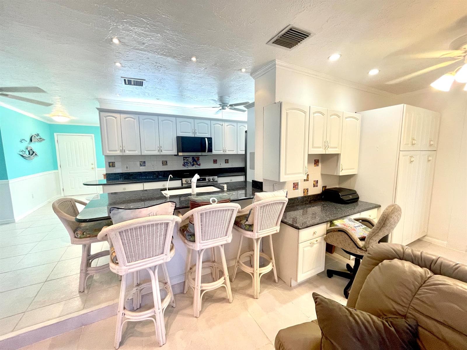880 SE Degan Drive photo 8