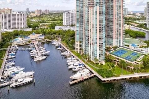 3370 Hidden Bay Dr 610 photo 2