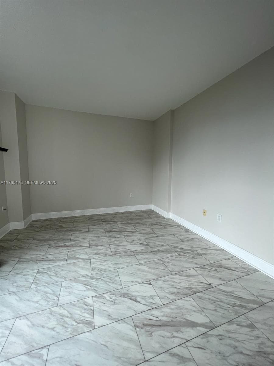 3370 Hidden Bay Dr 610 photo 16