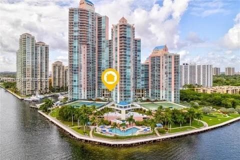 3370 Hidden Bay Dr 610 photo 1