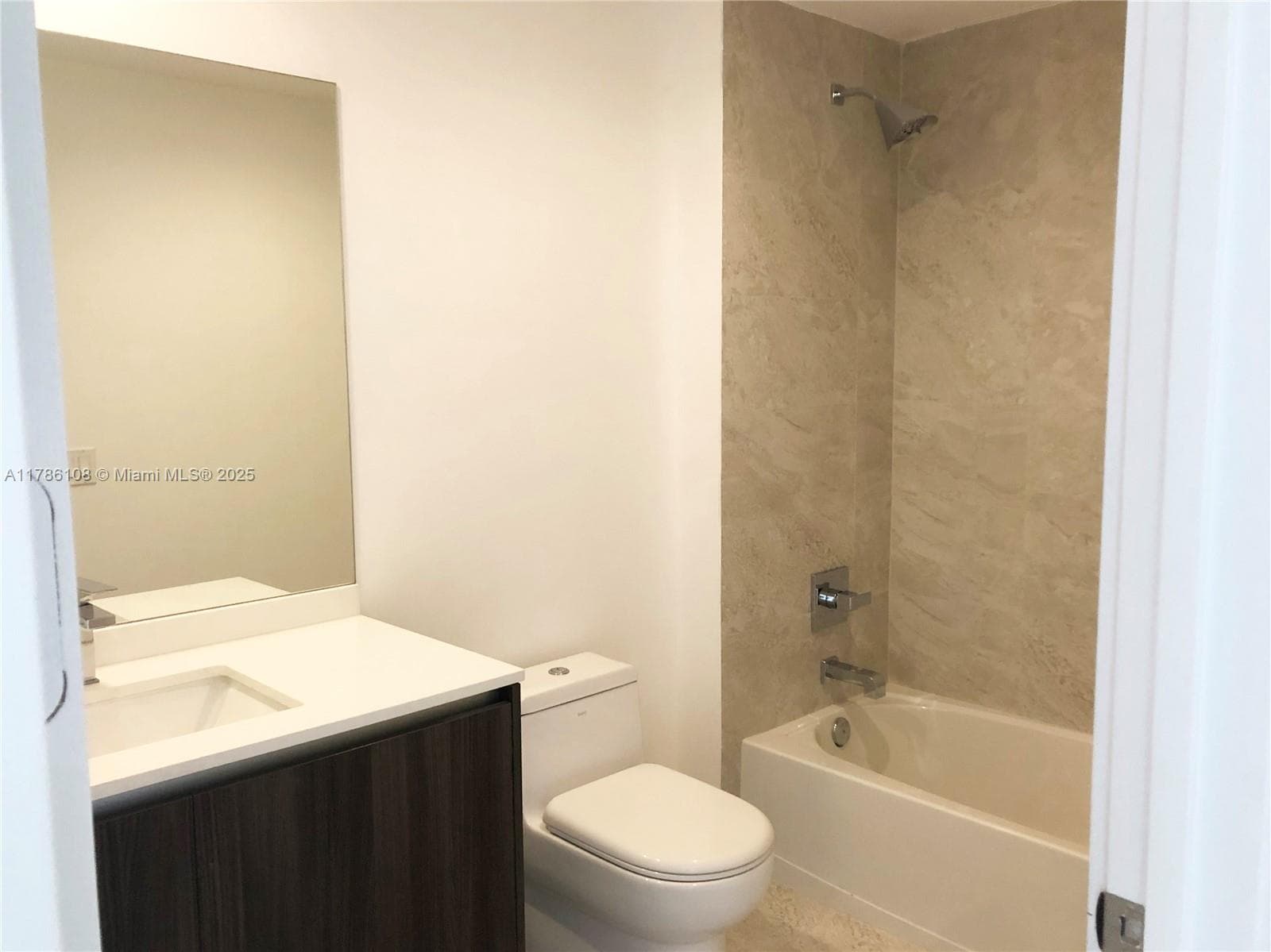 488 NE 18th St 215 photo 14
