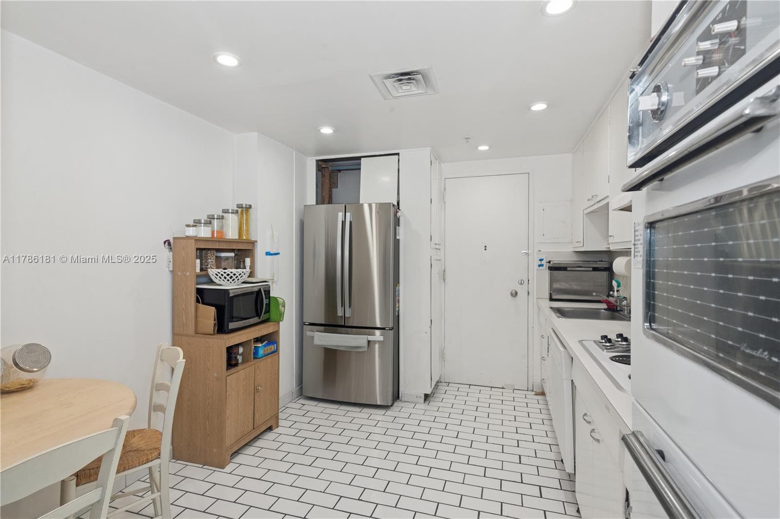 5055 Collins Ave 5F photo 6