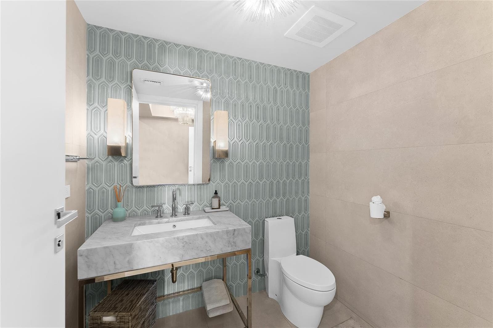 435 Bayshore Drive 702 photo 23